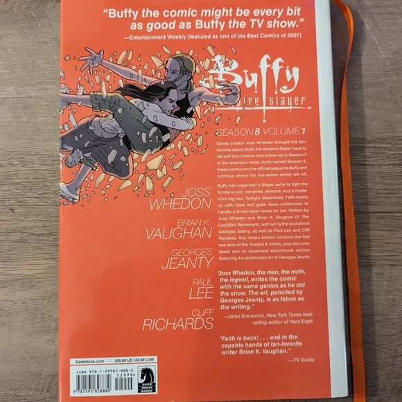 Buffy the Vampire Slayer Season 8 Volume 1 (First Edition) - Picture 5 of 6